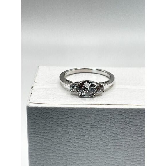 ESTATE 3-STONE CUBIC ZIRCONIA STERLING RING, SIZE 8 - Picture 5 of 6